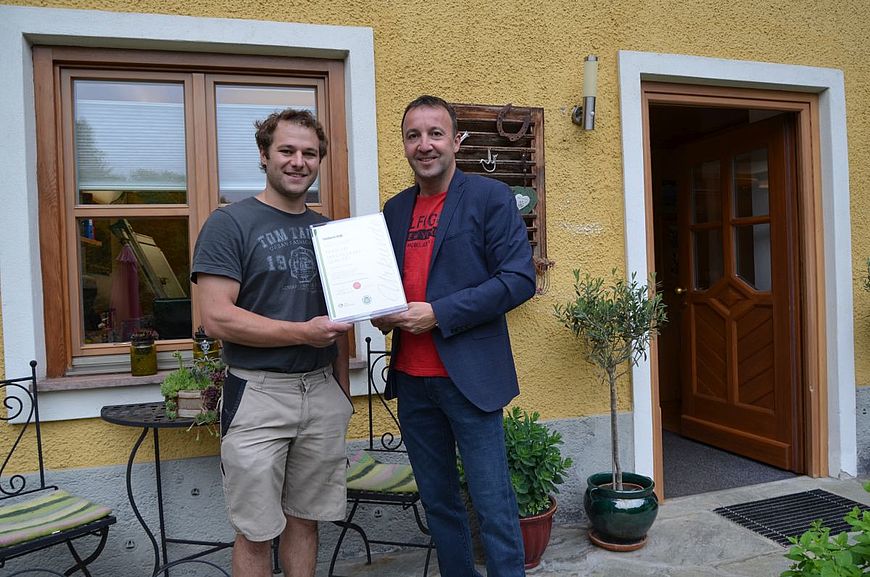 Tischlerei Seidl aus Kuch bei Hallein in Salzburg wird ausgezeichnet als Firma mit Handschlagqualität!