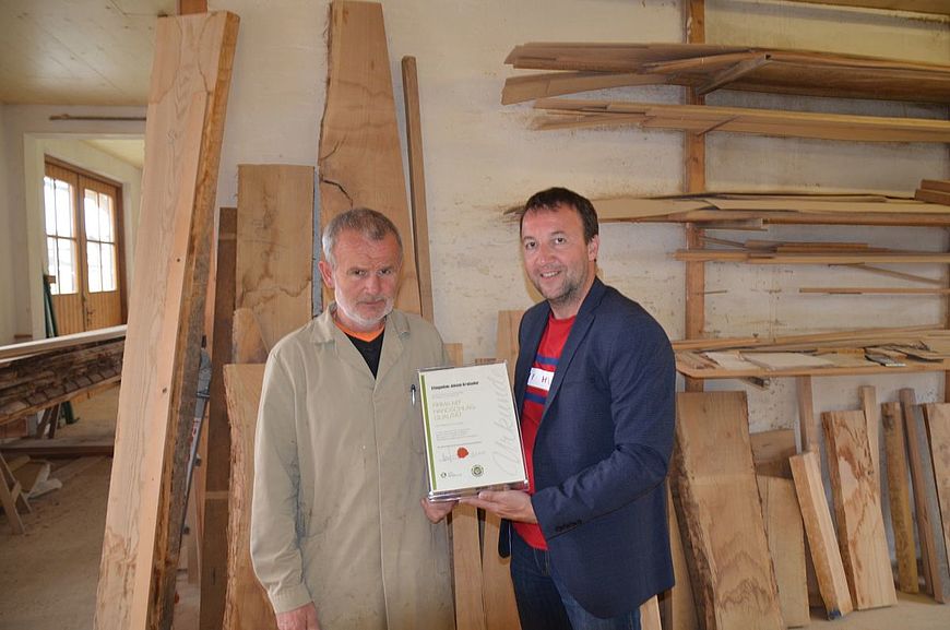 Stiegenbau Johann Kreiseder aus Lochen am See in Oberösterreich wird ausgezeichnet als Firma mit Handschlagqualität!
